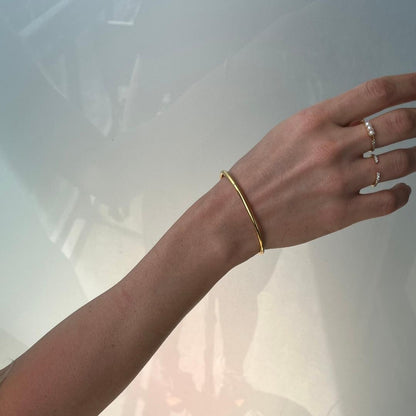 Minimalist 18K Gold Cuff Bangle Bracelet - The Smart Minimalist